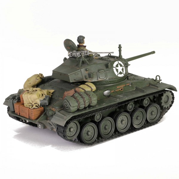 1/32 U.S. M24 CHAFFEE LIGHT TANK, US Army 8th Armored Div, 36th Tank Btn, Fheinberg, Germany, March, 1945 w/ 1 Figure ΣΤΡΑΤΙΩΤΙΚΑ ΟΧΗΜΑΤΑ